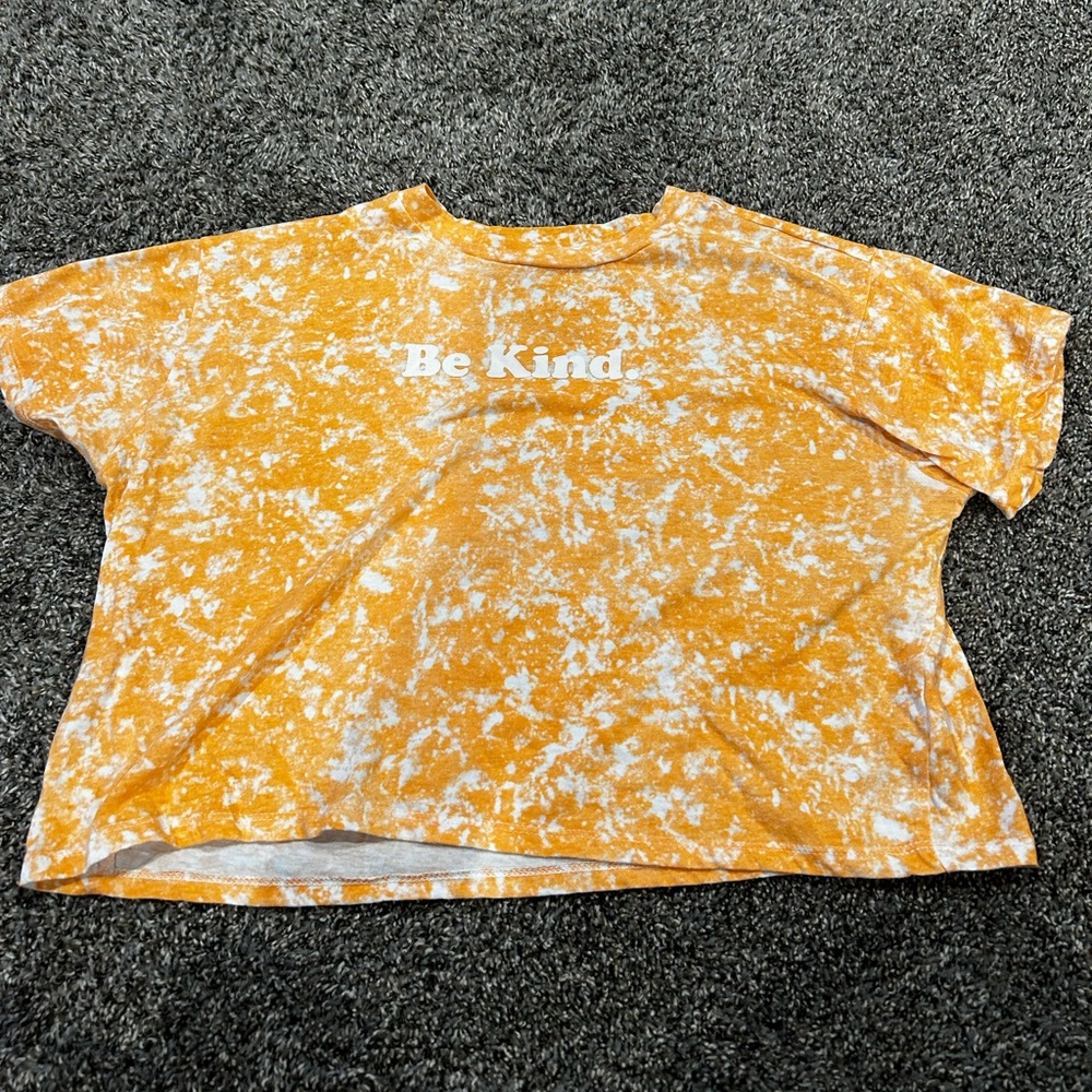 be kind crop tee